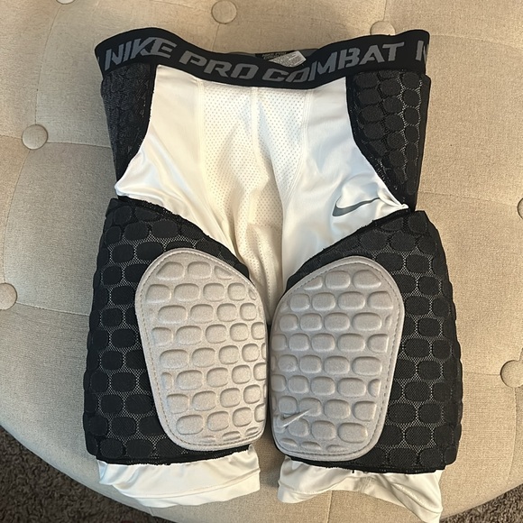 Men’s Nike combat football shorts - Picture 5 of 6